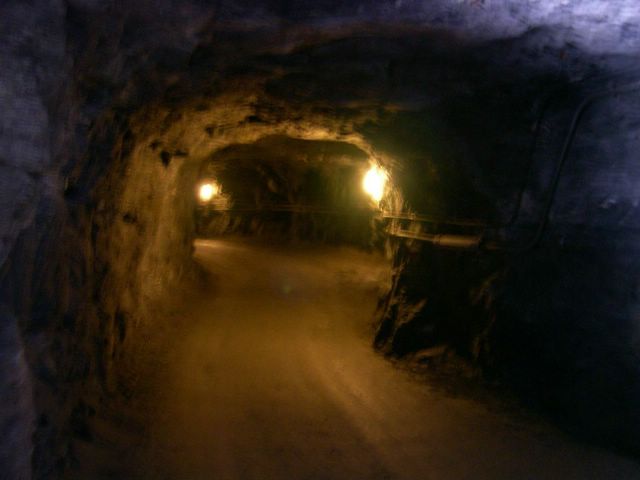 une arrivee d eau sous la montagne pour la centrale de Fionnay